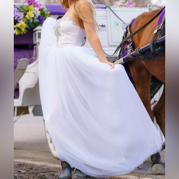 Size 0/2 White Wedding Dress Custom Made - Picture 4 of 7